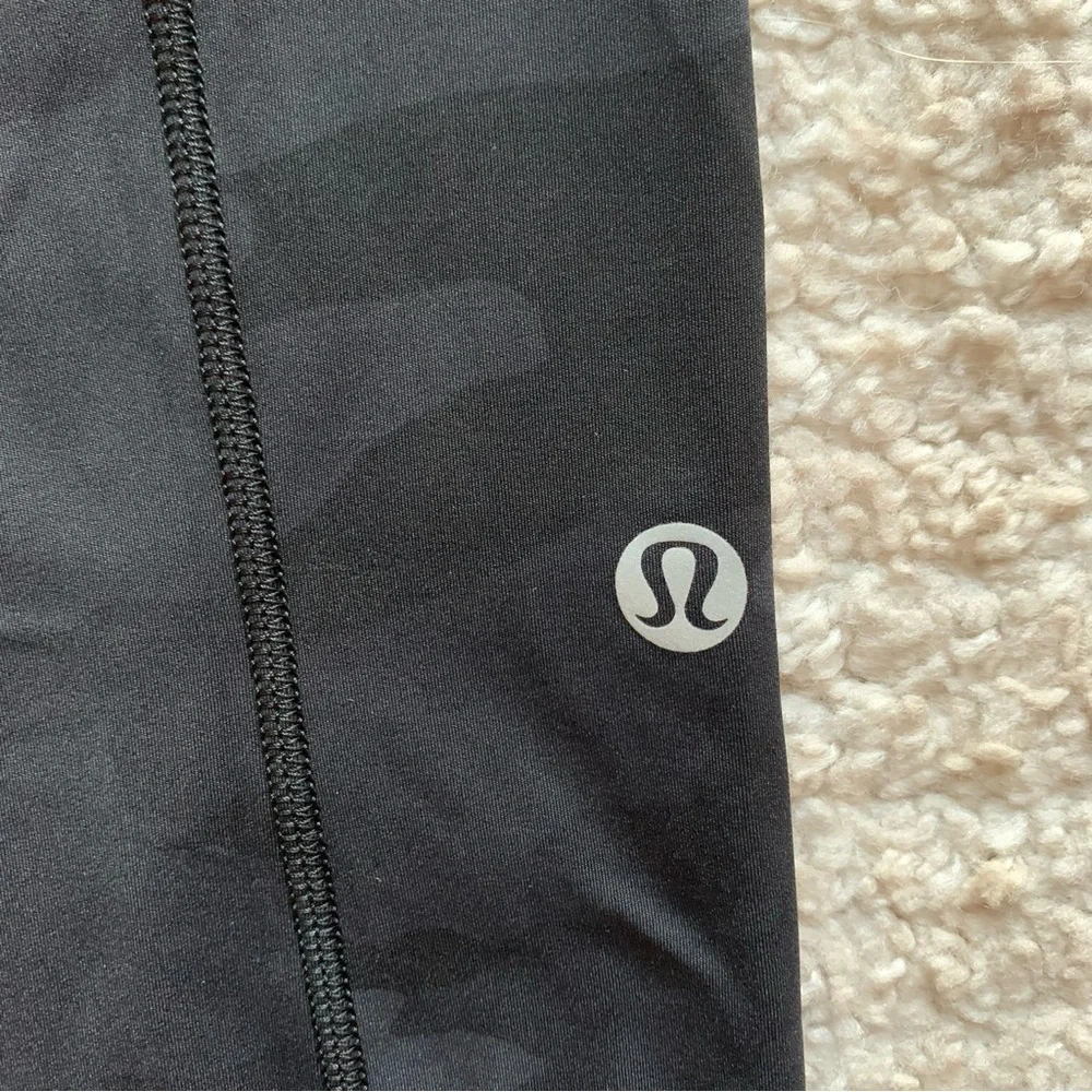 Lululemon Fast & Free Tight 25” Black Camo Size 2